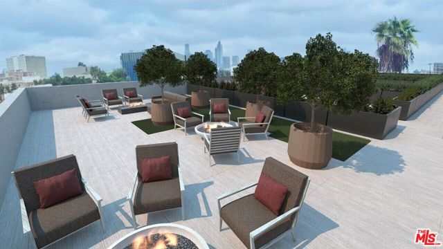 2847 Leeward Avenue, Los Angeles CA: https://media.crmls.org/mediaz/7392d6c5-a3b6-4cac-8fc0-9fa86947acc6.jpg