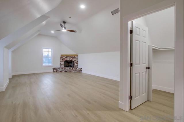 2543 Daisy Ln, Fallbrook CA: https://media.crmls.org/mediaz/73930f60-0fab-492d-a904-d0d52a6bf807.jpg