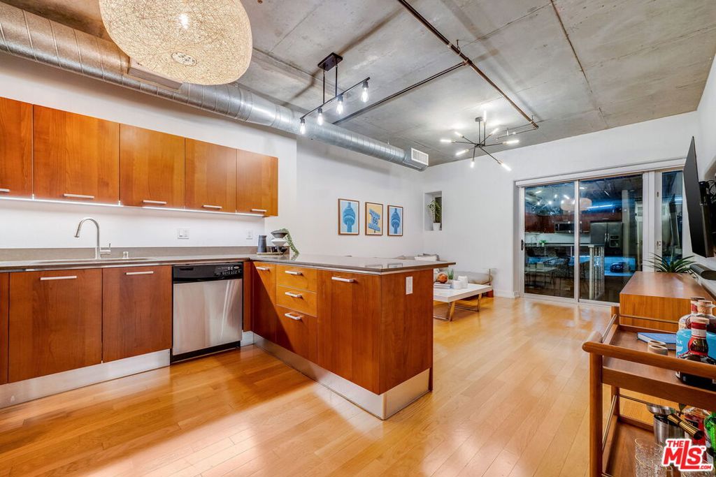645 W 9th Street Apt 309, Los Angeles, CA 90015