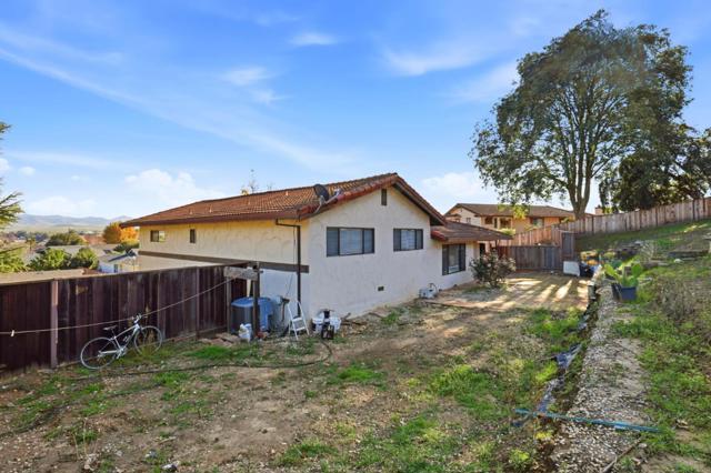 130 Georges Drive, Hollister CA: https://media.crmls.org/mediaz/7393c344-d95c-41ec-adcf-ba58178e121a.jpg