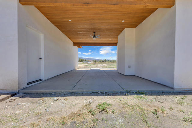 41265 Lakeshore Boulevard, Aguanga CA: https://media.crmls.org/mediaz/7393c8ab-a95a-4178-b1d2-58945199f446.jpg