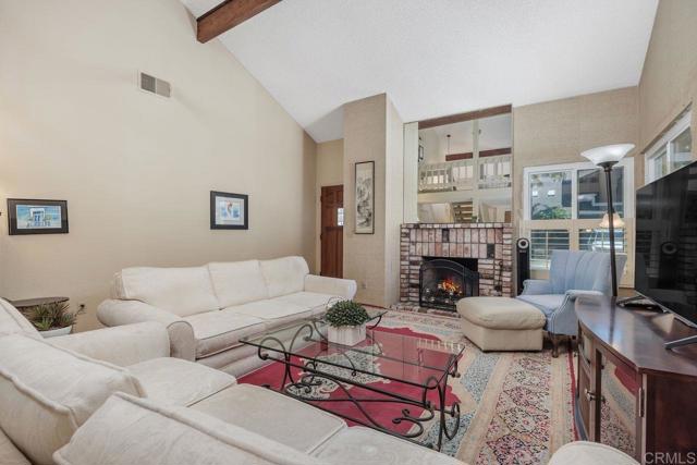 1440 Tennis Match Way, Encinitas CA: https://media.crmls.org/mediaz/7393cb36-da39-445c-8ed2-6e4cf8edaa27.jpg