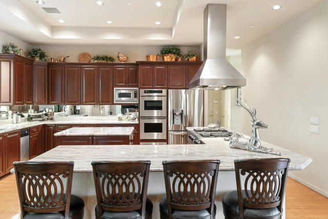 900 Dogwood Circle E, Palm Springs, CA 92264