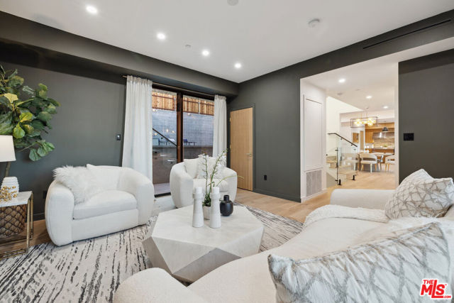5221 Campo Road, Woodland Hills CA: https://media.crmls.org/mediaz/73942f39-c620-4231-8bbc-7e823088d857.jpg