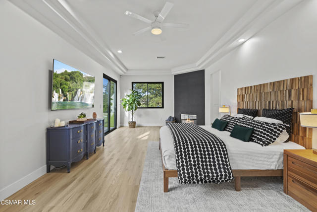 911 Vivian Circle, Newbury Park CA: https://media.crmls.org/mediaz/7394357b-fada-4c01-a190-f44c6187a1eb.jpg