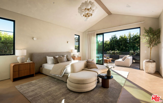 4165 Nagle Avenue, Sherman Oaks CA: https://media.crmls.org/mediaz/7394781d-9e4d-4cd0-87ea-7dc87d3693c6.jpg