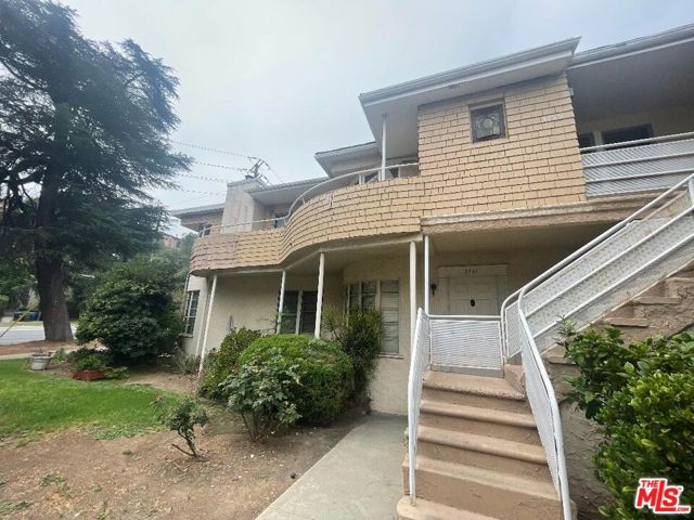 3757 Los Feliz Boulevard, Los Angeles CA: https://media.crmls.org/mediaz/7394bbc1-85a0-4db2-a6c0-3ded8daefe2e.jpg