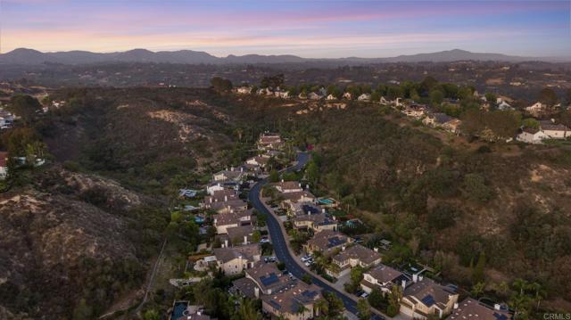 3655 Sage Canyon Drive, Encinitas CA: https://media.crmls.org/mediaz/7394d95d-e14f-4e68-97f8-9bbe7297ffe4.jpg