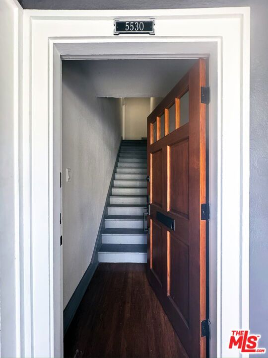 5530 Franklin, Los Angeles CA: https://media.crmls.org/mediaz/73950a61-c5bb-4cae-a853-a7b5678ea1a4.jpg