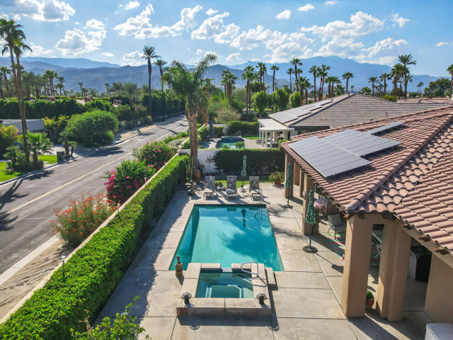 17 Corte Del Sol, Rancho Mirage CA: https://media.crmls.org/mediaz/73956c6d-2e14-4307-afda-60884c30cd3a.jpg