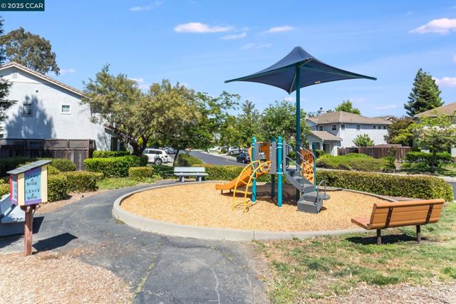 289 Crestview Ave, Martinez CA: https://media.crmls.org/mediaz/739579c4-ca7d-4880-8c42-ebbc173d9065.jpg