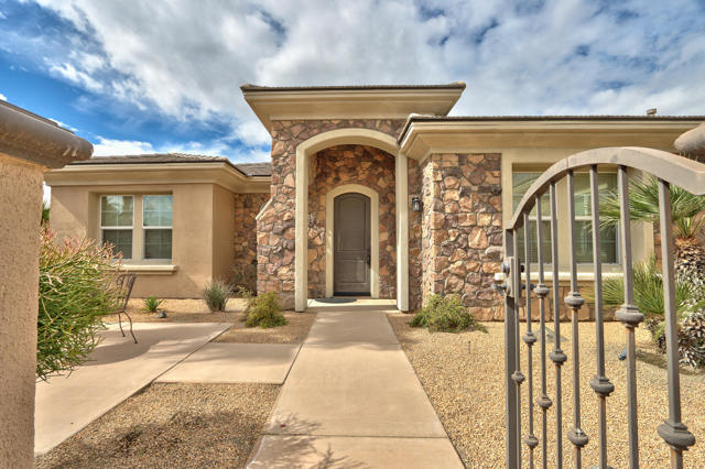 153 Merano Way, Palm Desert CA: https://media.crmls.org/mediaz/7395946f-6156-4e31-9b49-fac476f151de.jpg