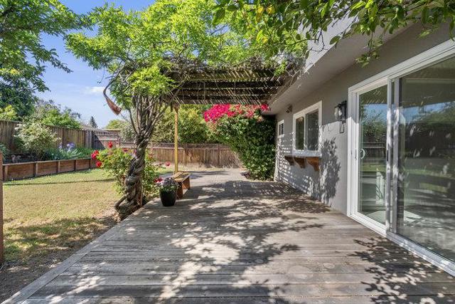 1272 Glacier Drive, Milpitas CA: https://media.crmls.org/mediaz/7396116e-7365-43c0-9d06-994ed87f32be.jpg