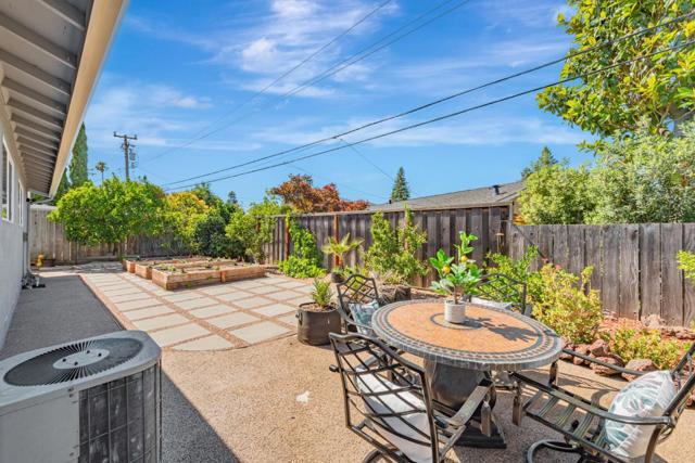 5007 Grimsby Drive, San Jose CA: https://media.crmls.org/mediaz/73961a9e-4102-4fa6-8ac1-a4d0dd2fdeea.jpg