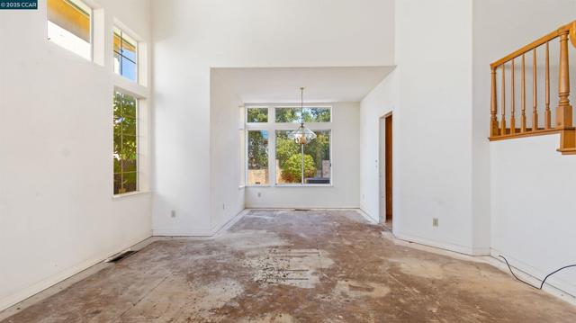 2117 Mark Twain Dr, Antioch CA: https://media.crmls.org/mediaz/73962b26-8588-48d3-b279-bd1232bcdf71.jpg