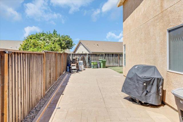 1851 Burgundy Circle, Gonzales CA: https://media.crmls.org/mediaz/7396dc9f-d6dd-4d0b-a5ac-a2d466ab652b.jpg