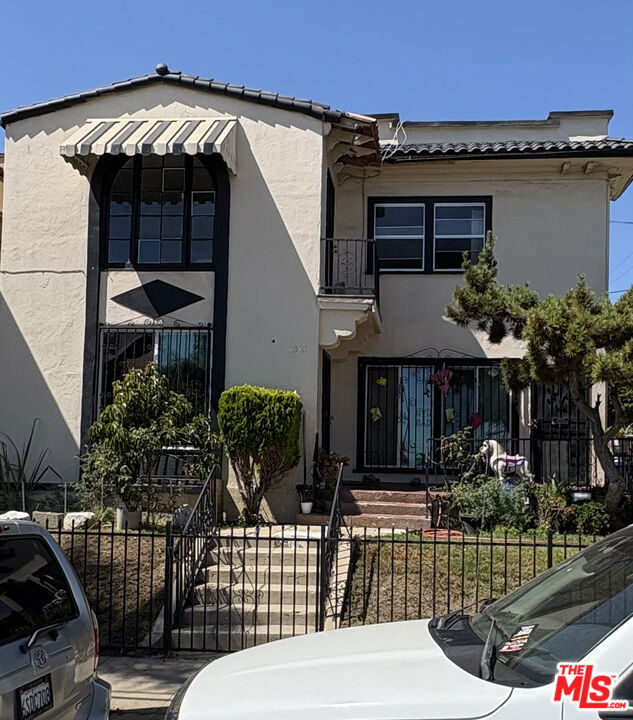 1515 W 30th Street, Los Angeles CA: https://media.crmls.org/mediaz/7396e6b4-86e0-4a81-8ddd-80305b8608d4.jpg
