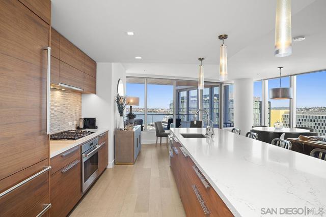 888 W E Street, San Diego CA: https://media.crmls.org/mediaz/73973777-4aca-41c2-8c10-2fc24a08968f.jpg
