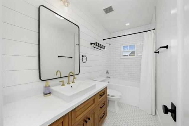 2103 Loquat Place, Oceanside CA: https://media.crmls.org/mediaz/73988fb9-f4d0-475a-8e09-1625331ce080.jpg
