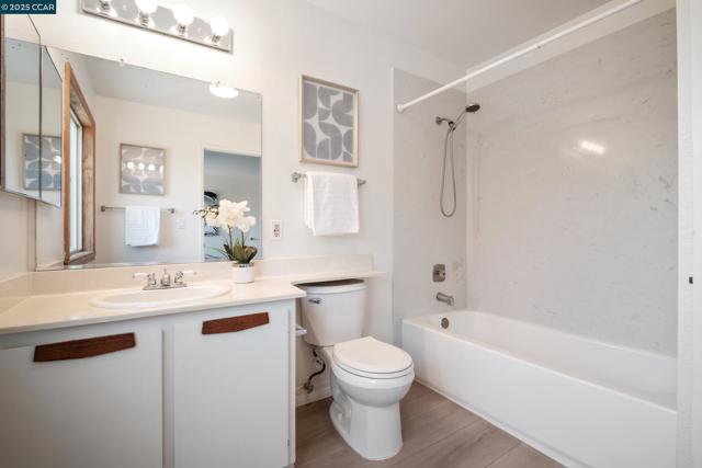 232 Jewel Terrace, Danville CA: https://media.crmls.org/mediaz/73989f57-67dc-4946-8a6e-a09b9283f00c.jpg