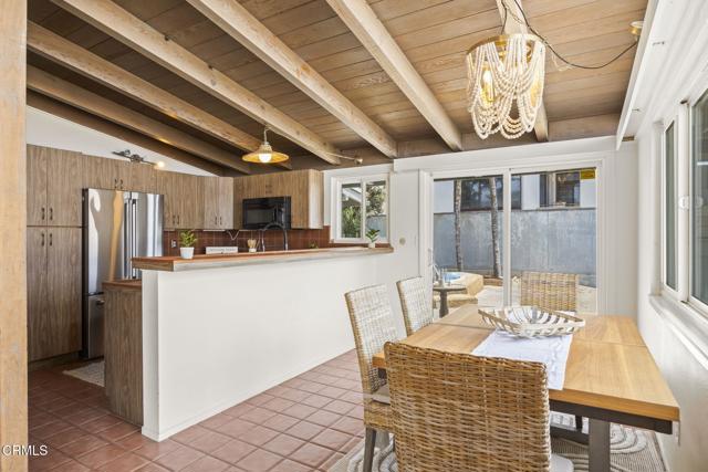 1218 Cornwall Lane, Ventura CA: https://media.crmls.org/mediaz/73990d40-8640-495f-ba5b-249a2f44e21b.jpg