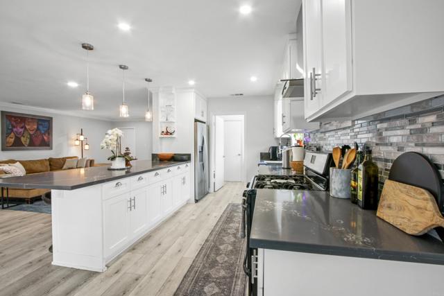 Detail Gallery Image 6 of 27 For 4903 Deeboyar Avenue, Lakewood,  CA 90712 - 5 Beds | 4 Baths