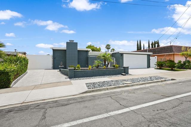 7111 Regner Rd, San Diego CA: https://media.crmls.org/mediaz/73997eaa-443f-480a-8dc8-cb6ffbf73404.jpg