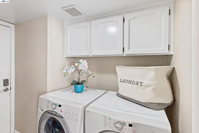 47 Summer Hill Court, Danville CA: https://media.crmls.org/mediaz/7399de03-f6de-4b19-9866-1bfa2886e27f.jpg