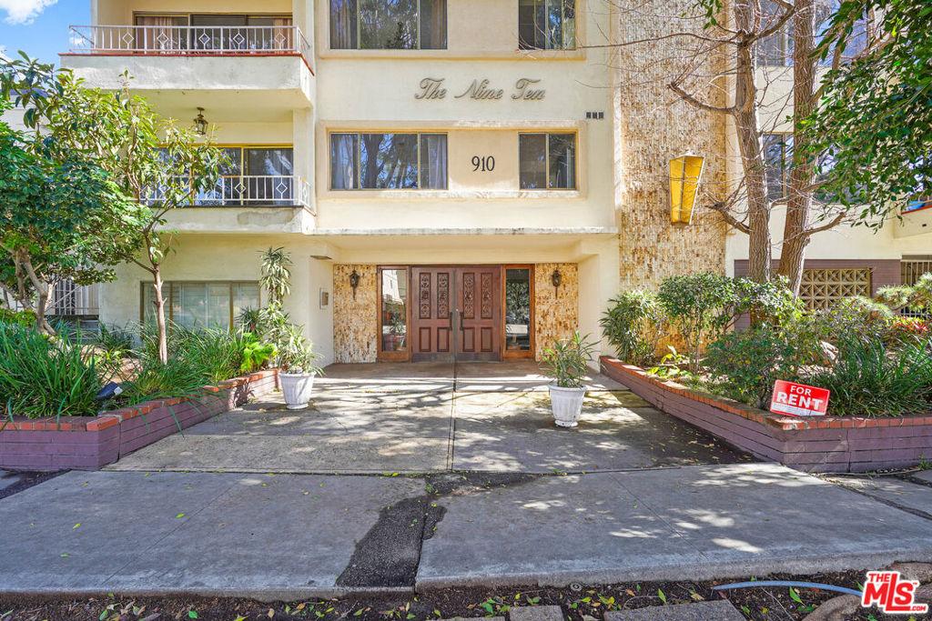 910 S Holt Avenue #201
