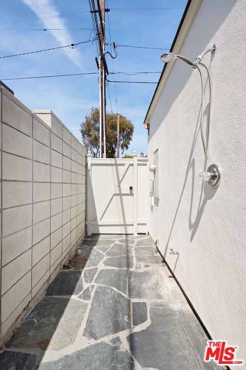 541 Homer Street, Manhattan Beach CA: https://media.crmls.org/mediaz/739a2145-4e64-4c01-8d0e-14d129167a6e.jpg