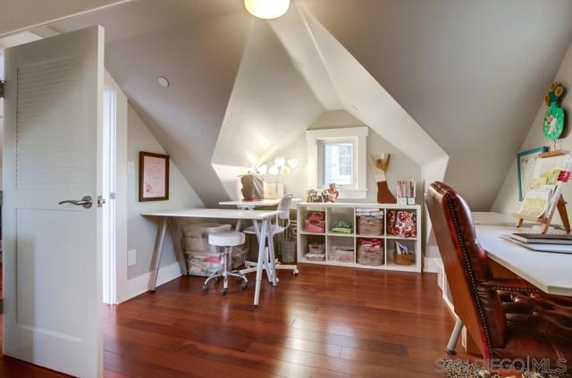 240 B Avenue, Coronado CA: https://media.crmls.org/mediaz/739a277c-b495-4bdf-9ff9-804514676960.jpg