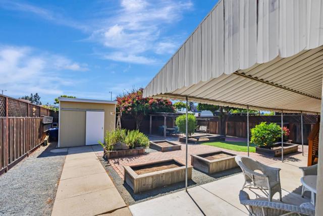 25875 Bel Aire Drive, Hayward CA: https://media.crmls.org/mediaz/739a3321-c1c9-4551-ab00-f1c69642c7e3.jpg