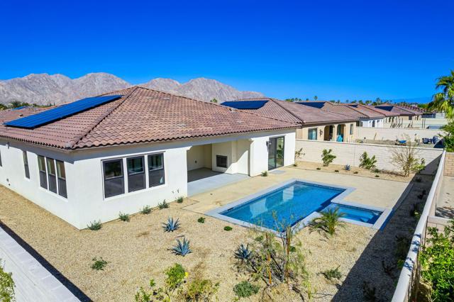 57540 Cherrywood Place, La Quinta CA: https://media.crmls.org/mediaz/739a35a2-7a84-4949-a79e-7bee7b5940ff.jpg