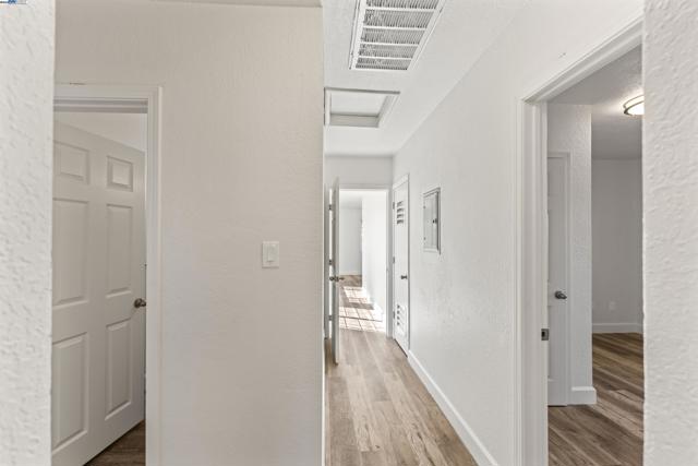2320 Cutting Blvd, Richmond CA: https://media.crmls.org/mediaz/739a4027-2b0b-4d59-b545-b86bea336858.jpg