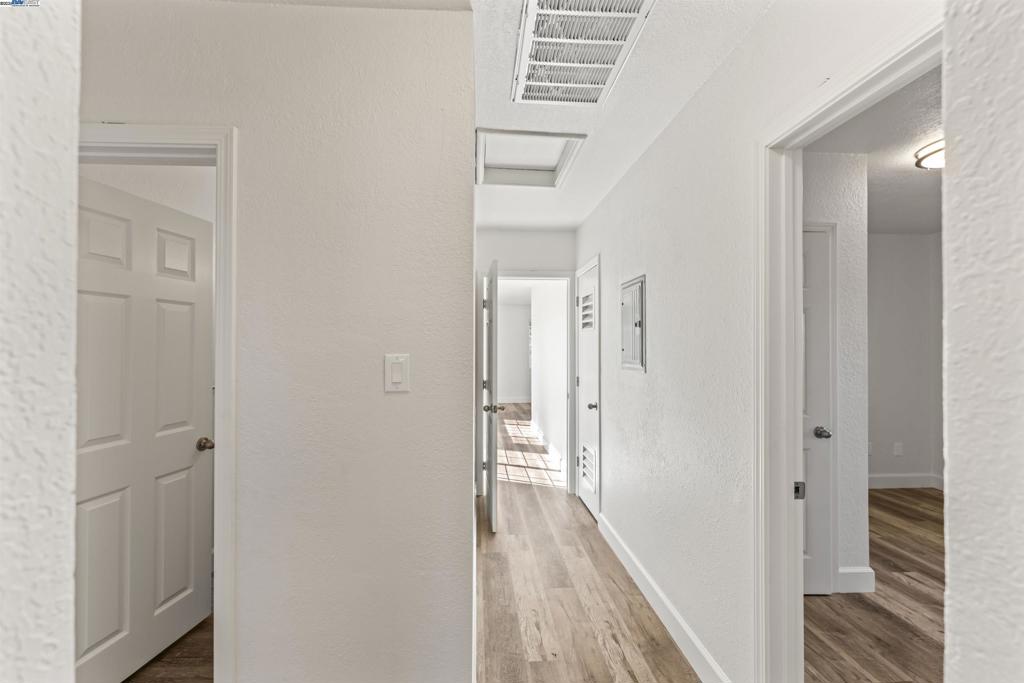 https://media.crmls.org/mediaz/739a4027-2b0b-4d59-b545-b86bea336858.jpg?preset=X-Large