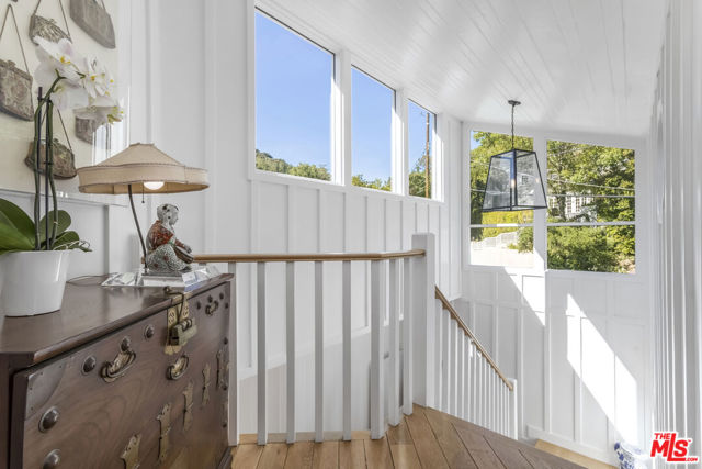 2205 Beverly Glen Place, Los Angeles CA: https://media.crmls.org/mediaz/739a8535-22e5-45ec-b730-a48eb40139c2.jpg