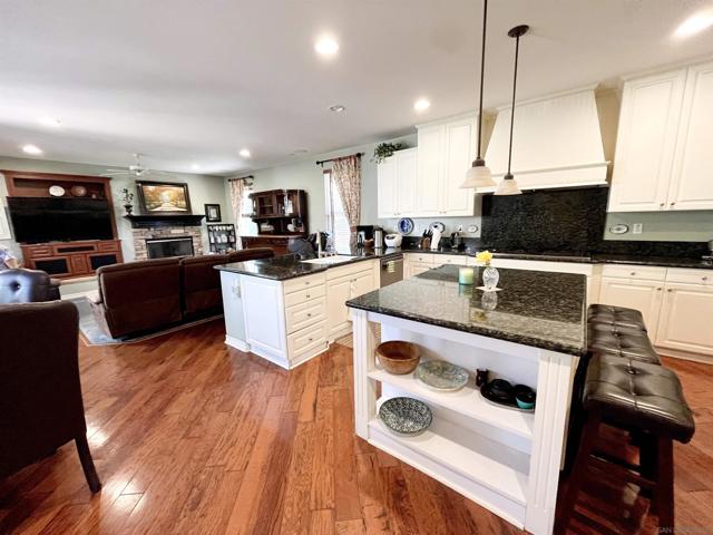 12470 Sundance Ave, San Diego CA: https://media.crmls.org/mediaz/739aabc8-7e72-45cb-a9a4-d630dc8fcae0.jpg