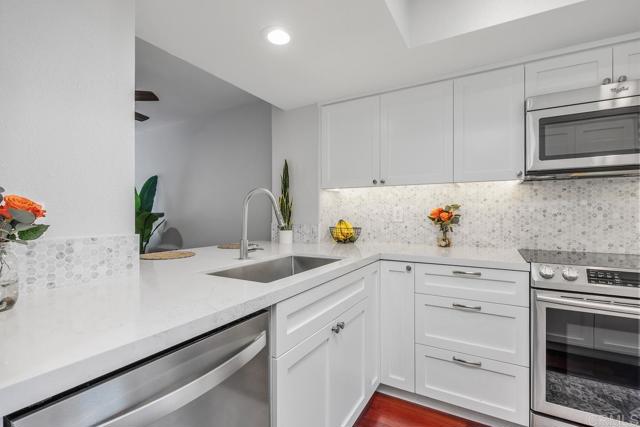 Detail Gallery Image 6 of 23 For 853 America Way, Del Mar,  CA 92014 - 2 Beds | 1/1 Baths