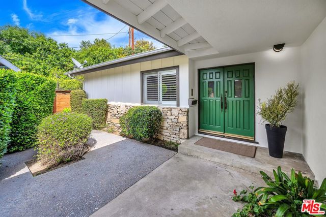 12243 Kling Street photo 2
