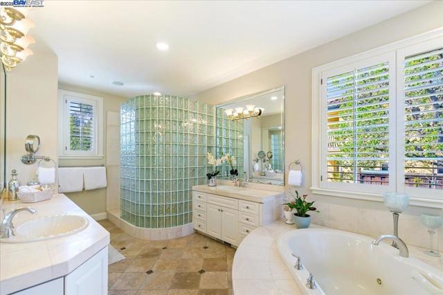 2434 Pomino Way, Pleasanton CA: https://media.crmls.org/mediaz/739b1318-836e-4f13-85e9-13e047b232b0.jpg