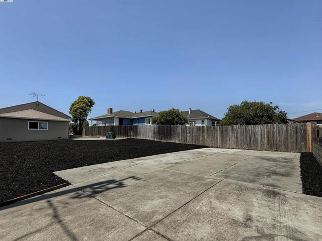 22108 Moyers St, Castro Valley CA: https://media.crmls.org/mediaz/739b1d32-bb12-48db-b382-bf00ad0516f8.jpg