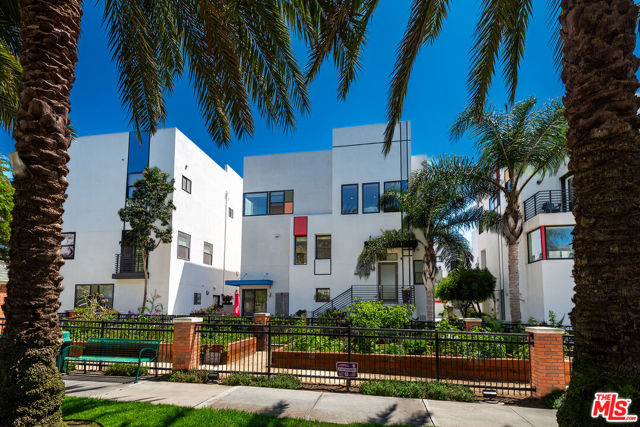 12936 Discovery, Los Angeles CA: https://media.crmls.org/mediaz/739b686b-9f42-4c4d-b927-0cd63f4bf6c0.jpg