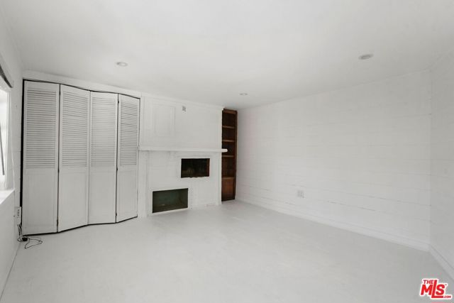 2165 Valentine Street, Los Angeles CA: https://media.crmls.org/mediaz/739b930f-22f8-48e5-86f0-12eed3d10bf0.jpg