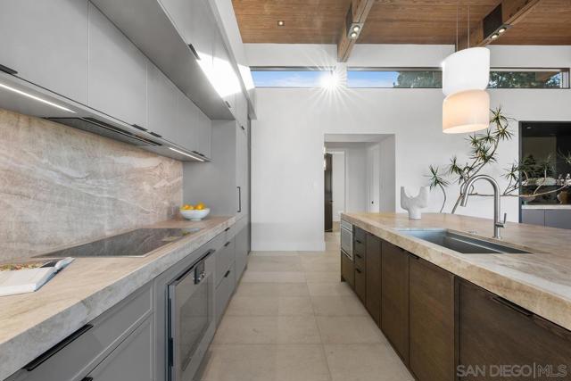 4728 El Aspecto, Rancho Santa Fe CA: https://media.crmls.org/mediaz/739c3216-51ed-4301-a1df-d61433a00bf9.jpg