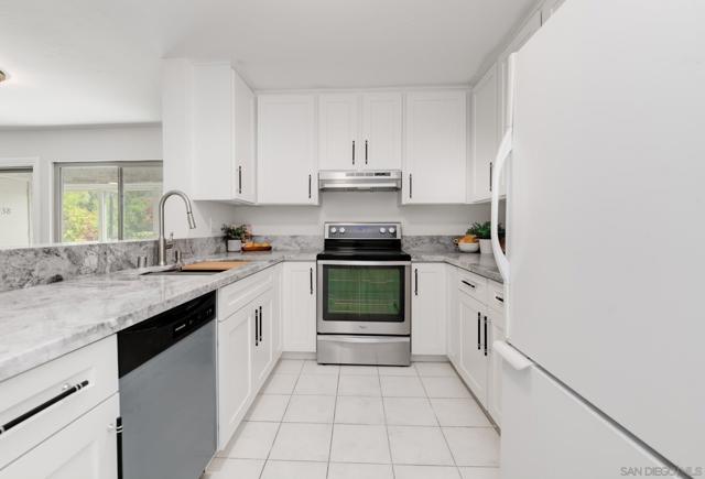 10400 Caminito Cuervo, San Diego CA: https://media.crmls.org/mediaz/739c4270-45e6-4a1c-8f9b-fc86ab6d8a47.jpg