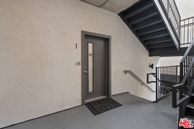 5114 Cahuenga Boulevard, North Hollywood CA: https://media.crmls.org/mediaz/739c6696-2f47-4b82-9393-34ac783a5938.jpg