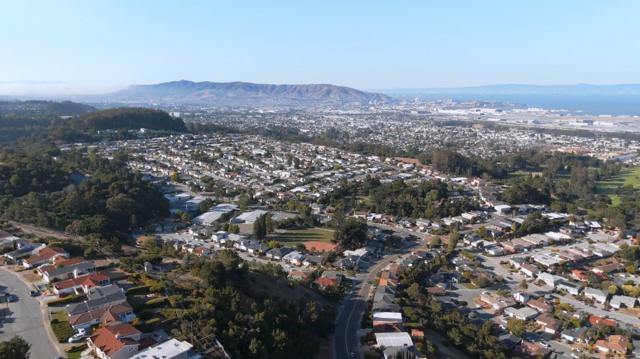 839 Banbury Lane, Millbrae CA: https://media.crmls.org/mediaz/739c8e4a-bf3c-4f89-8642-4237bb028baf.jpg