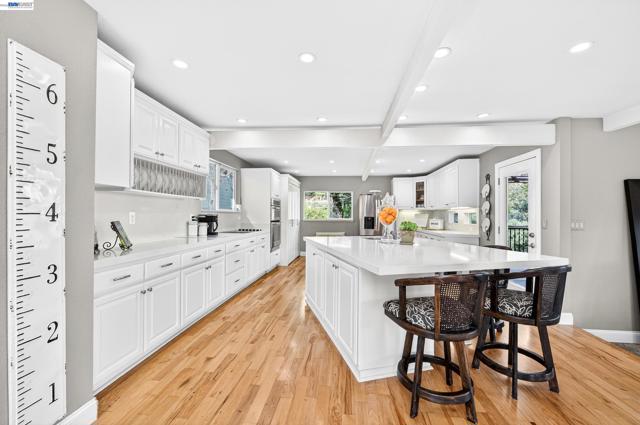 10700 Foothill Rd, Sunol CA: https://media.crmls.org/mediaz/739d40db-2da1-4a0e-abd2-774023c9cfdd.jpg