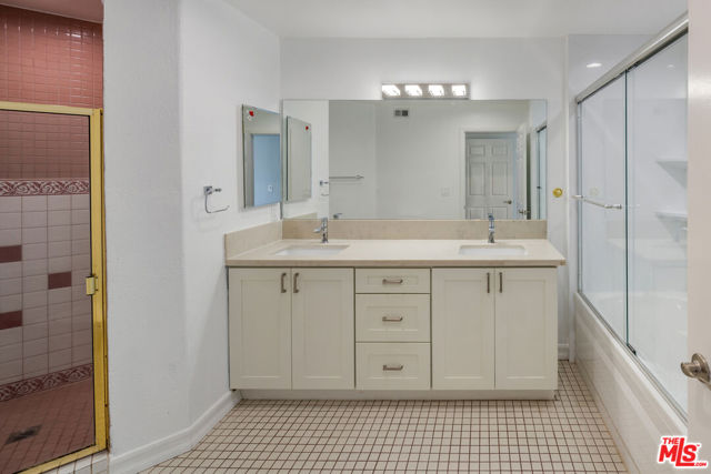 1216 S Saltair Avenue, Los Angeles CA: https://media.crmls.org/mediaz/739d99a5-ef4f-4031-b314-c4b98a650490.jpg