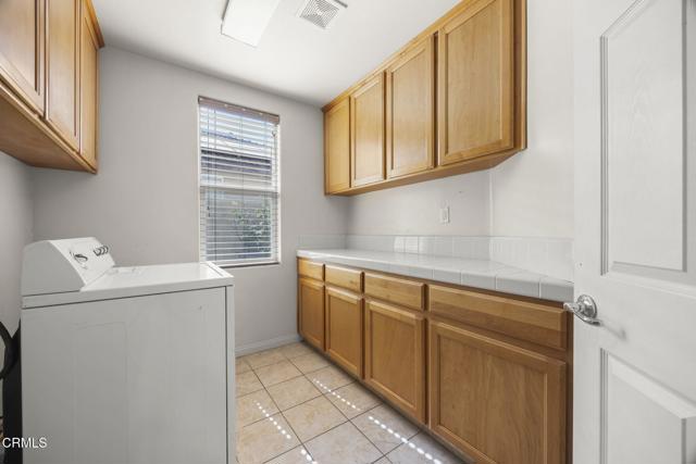 13418 Giro Drive, Bakersfield CA: https://media.crmls.org/mediaz/739da79b-3477-47ec-97a8-614c03ac4824.jpg